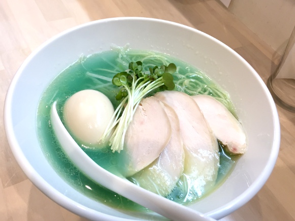 【衝撃ラーメン】地球上で最高にウマい「青い料理」を発見！ 本所吾妻橋「吉法師」の『鶏清湯 青』がマジで絶品すぎる!!