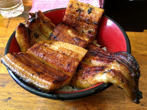 脂の乗った極厚うなぎがトロけまくり！ 築地『にっしん太助』の「メガうな丼」が精がつきすぎて死んだおじいちゃんも蘇るレベル!!