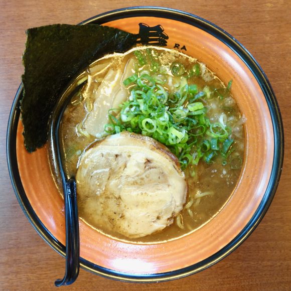 【北海道ラーメン探訪】これまでの常識を覆すコク深くクリーミーな「塩ラーメン」が味わえる札幌の人気店『虎（TORA）』