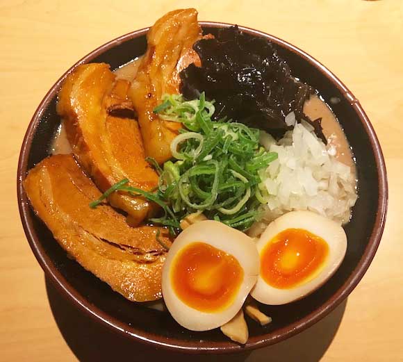 東京の「超ド級濃厚トンコツラーメン」はどれくらいの破壊力なのか / 福岡県民が食べてみた！