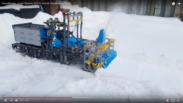 【本物かよ】レゴで作られた除雪車が驚異の完成度