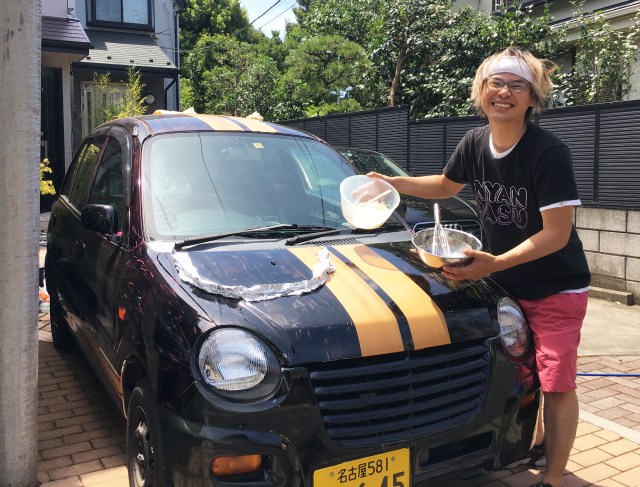 【猛暑グルメ】車のボンネットで「もんじゃ焼き」を作って食べてみた結果！