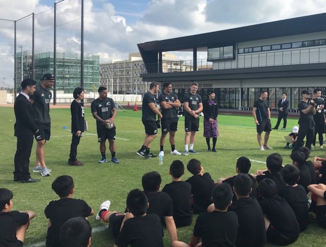 オールブラックスが来日！ 江東ラグビークラブの生徒たちにラグビー教室を開催