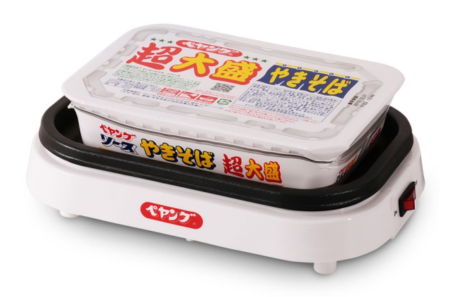 【天才か】世界初となる「ペヤング専用ホットプレート」が誕生！ カップ焼きそば＝焼いていないという矛盾を力技で解決してしまう