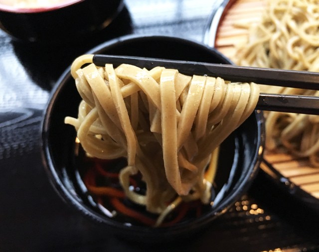 ワンコインで食べられる最高の十割そば！ 天ぷらなしの小川町『韃靼 穂のか』が一点突破でマジそば界の侍 / 立ち食いそば放浪記：第156回