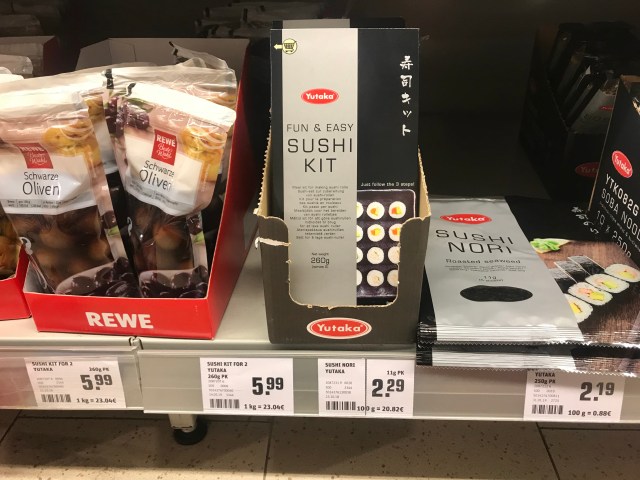 ドイツのスーパーで売っていた「SUSHI KIT（寿司キット）」で巻き寿司を作ってみたらこうなった