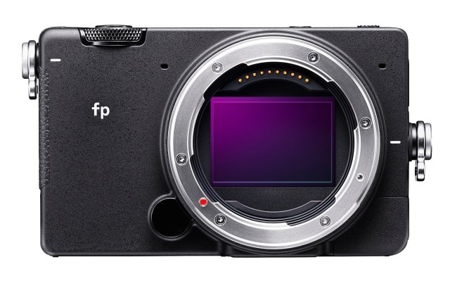 史上最小・最軽量のフルサイズミラーレス「SIGMA fp」がヤバい / 最高にSIGMAらしからぬスペックのSIGMAらしいカメラ