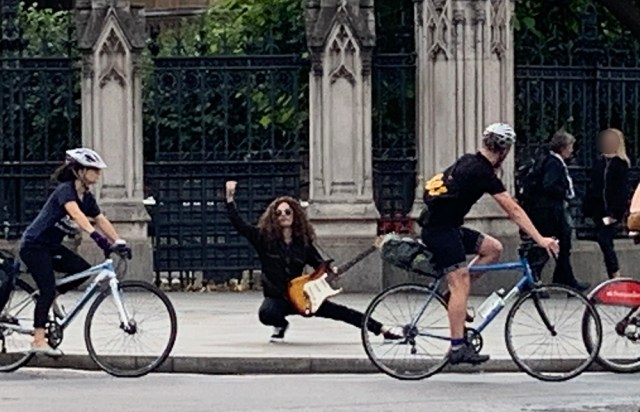 【突撃】ロンドンの路上でイングヴェイしてみたら緊急事態でライブ中断！ それ以降、路上ライブができなくなってしまった話