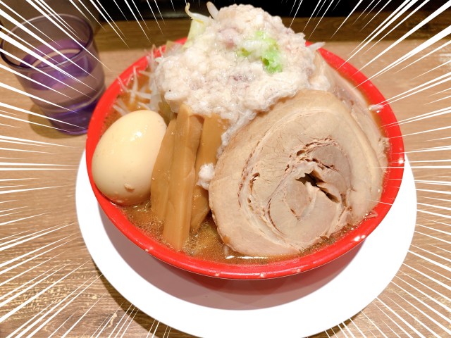 山盛りモヤシの凄まじい威力！「サイコパス野郎ラーメン」を食べてみた / 野郎ラーメンが『PSYCHO-PASS 3』飯テロ回で話題のラーメンを再現