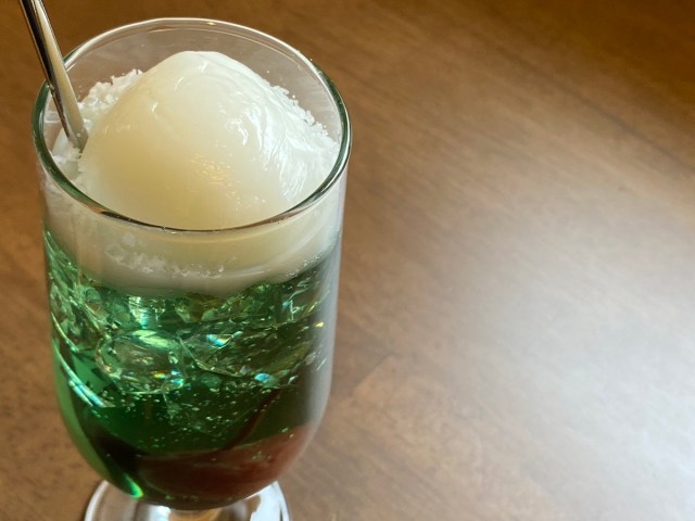 飲めそうなくらいリアル、本物そっくりなクリームソーダの食品サンプルをおうちで作ってみた