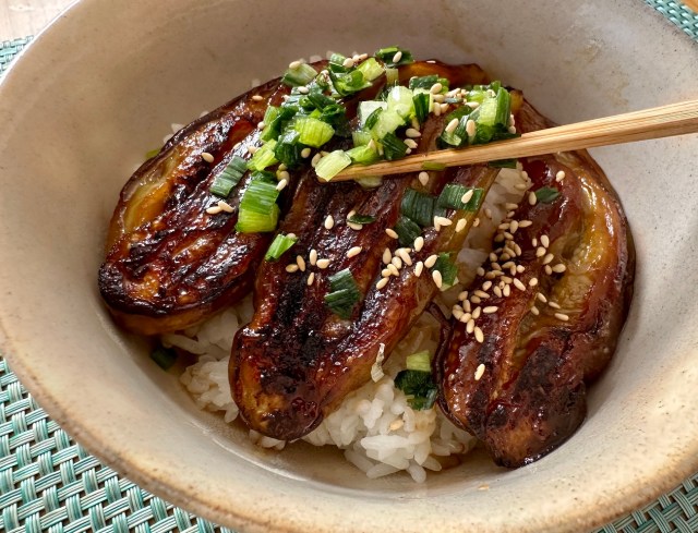 【農家のレシピ】めっちゃ簡単「ナスの蒲焼き丼」が最高にうまい！ ビールとの相性も抜群！