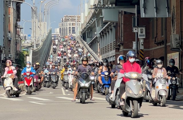 台湾名物「バイクの滝」に行ってきた / バイク文化を象徴する珍スポットがこちらです！