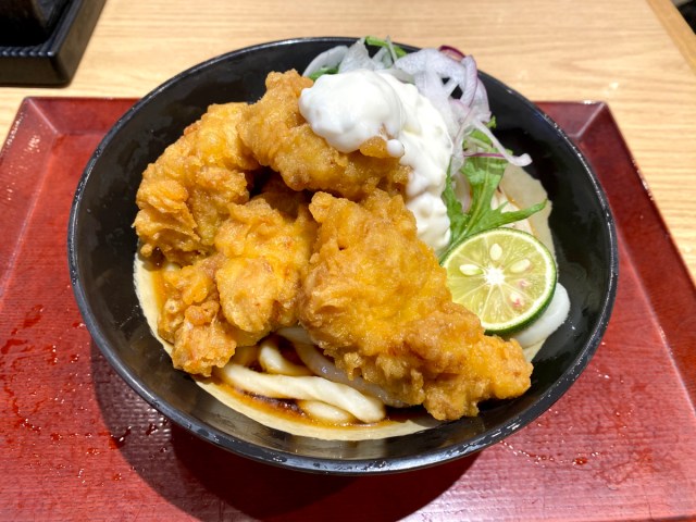 【ブチギレ】丸亀製麺の人気No.1『タル鶏天ぶっかけうどん』を「Mr.あさりうどん」が改めて食べてみた結果…