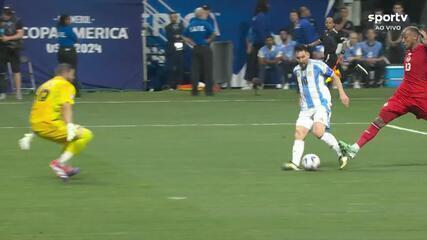 Aos 33 min do 2º tempo - chute dentro da área para fora de Messi da Argentina contra o Canadá