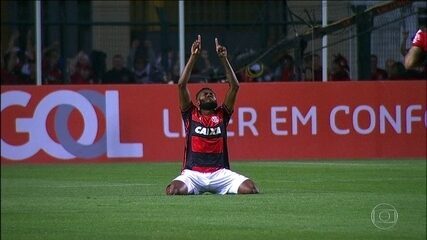 Flamengo vence o Santa Cruz e continua perseguindo o Palmeiras na tabela do Brasileiro