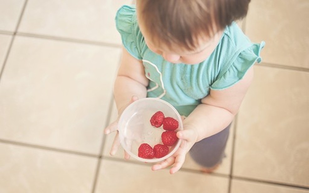 Introdução alimentar: como apresentar novos sabores ao seu filho? — Foto: Crescer