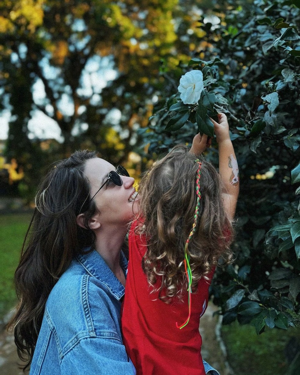 Nathalia Dill com a filha, Eva — Foto: Reprodução/Instagram