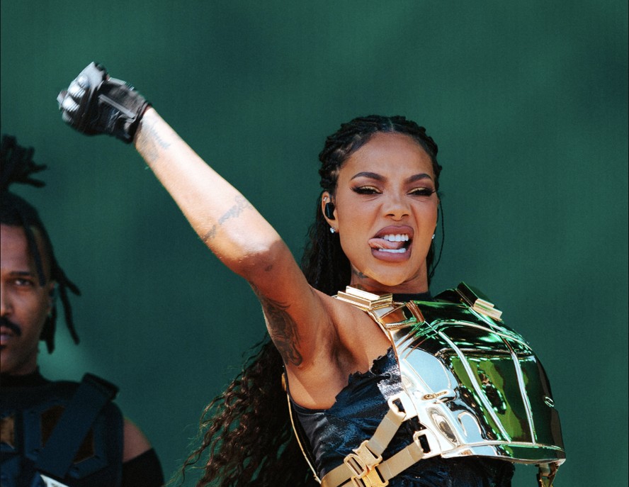 A cantora brasileira Ludmilla em show no festival californiano Coachella, que adotou NFTs no lugar de ingressos