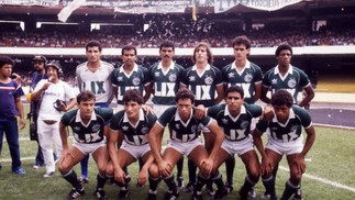 Guarani na final do Brasileiro de 1986: Tite é o segundo da esquerda para direita (agachado) — Foto: Antonio Carlos Piccino/Agência O GLOBO
