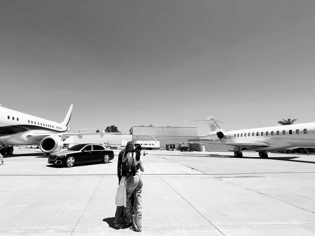 Kylie Jenner com Travis Scott e seus jatos particulares — Foto: Reprodução/Instagram