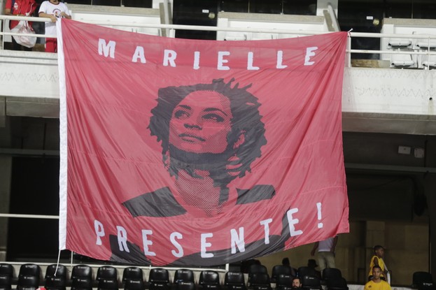 Bandeira em homenagem à Marielle Franco