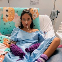 Gabrielle Barbosa, de 20 anos, precisou amputar as mãos e os pés após ser internada com infecção urinária — Foto: Arquivo pessoal