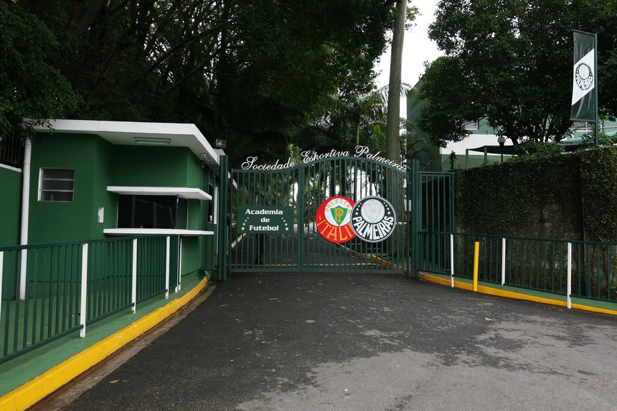 Entrada da Academia de Futebol do Palmeiras: clube se livrou, por enquanto, de cobrança milionária