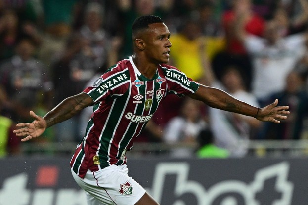 Marquinhos, do Fluminense, comemora gol marcado sobre o Colo Colo no Maracanã pela Libertadores