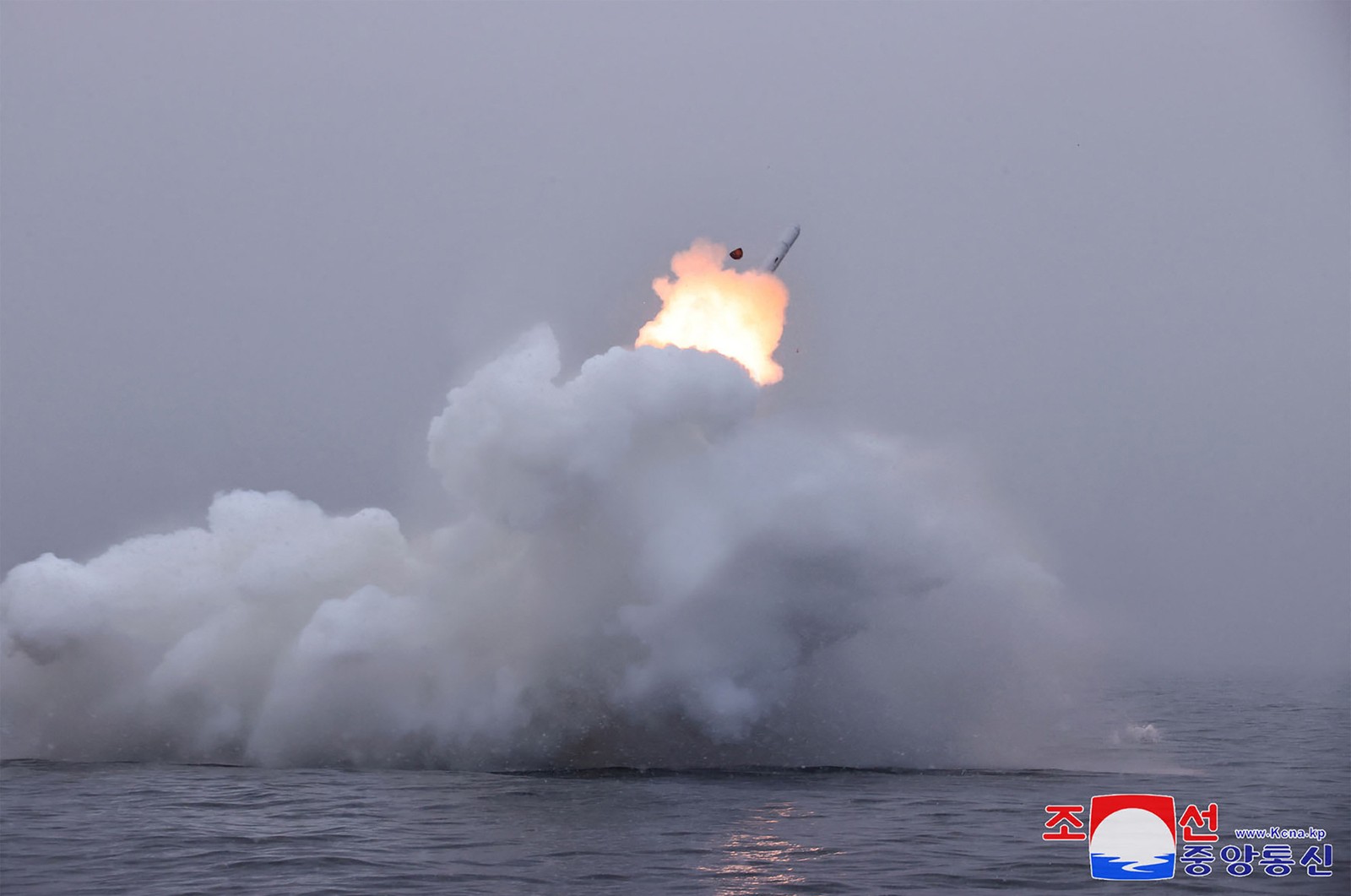 Teste de mísseis de Pyongyang — Foto: STR KCNA VIA KNS / AFP