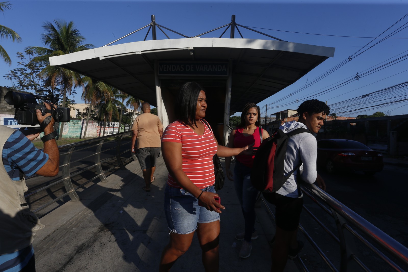 BRTs - Estação do BRT Vendas de Varanda, na Zona Oeste, um dia após os ataques que incendiaram ao menos 35 ônibus no Rio. Na foto, Ana Rita — Foto: Fabiano Rocha / Agência O Globo
