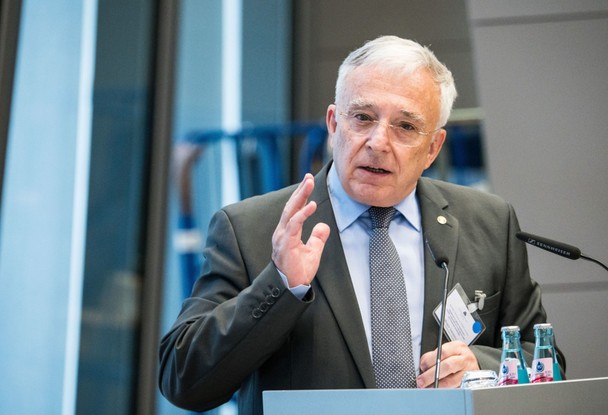 Mugur Isarescu, presidente do banco central da Romênia