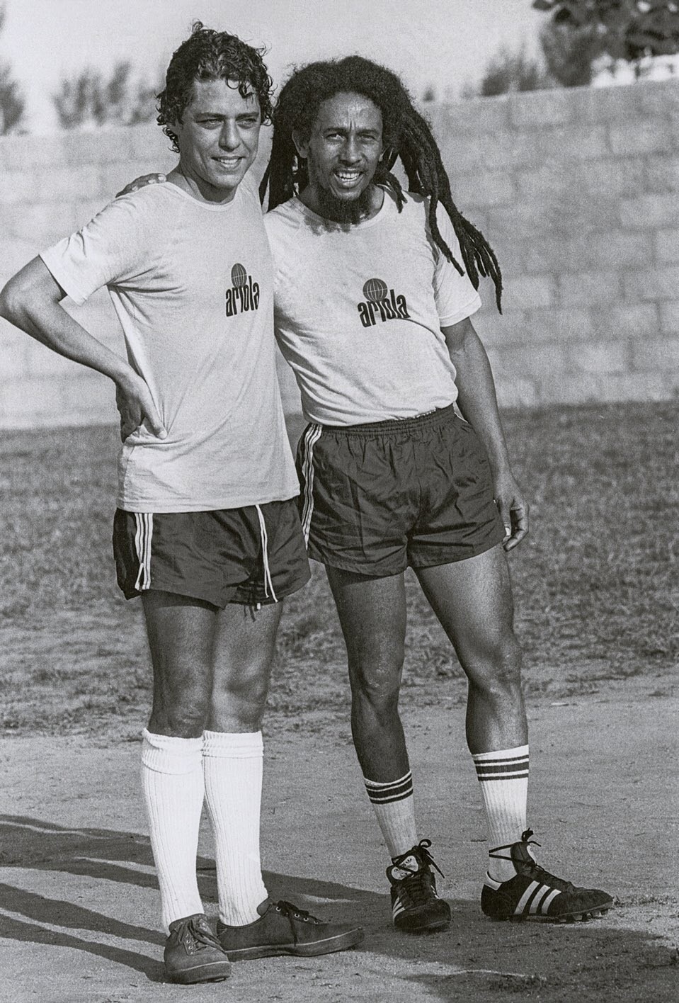 Bob Marley disputa partida de futebol com Chico Buarque no Rio — Foto: Reprodução/Instagram