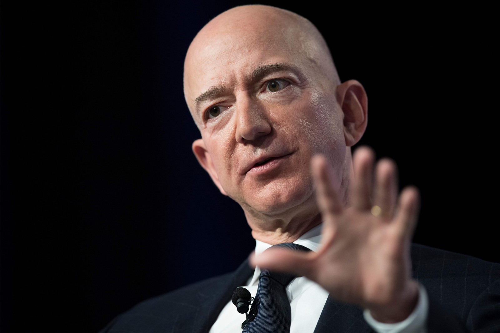 Jeff Bezos, criador da Amazon, se manteve na terceira colocação com um patrimônio de US$ 195,1 bilhões