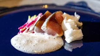 Peixe, coco e rabananete no Lasai — Foto: Ana Branco