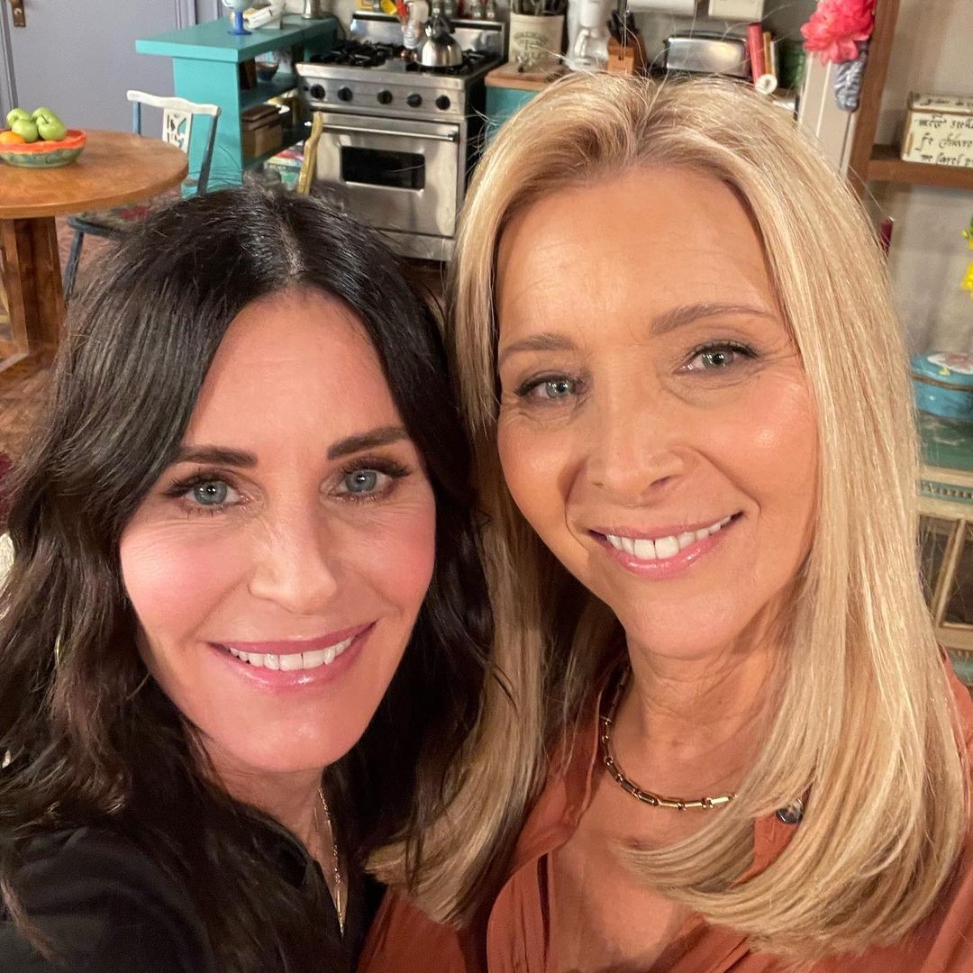 Lisa Kudrow e Courteney Cox, estrelas de "Friends" que interpretam Phoebe Buffay e Monica Geller — Foto: Reprodução/Instagram