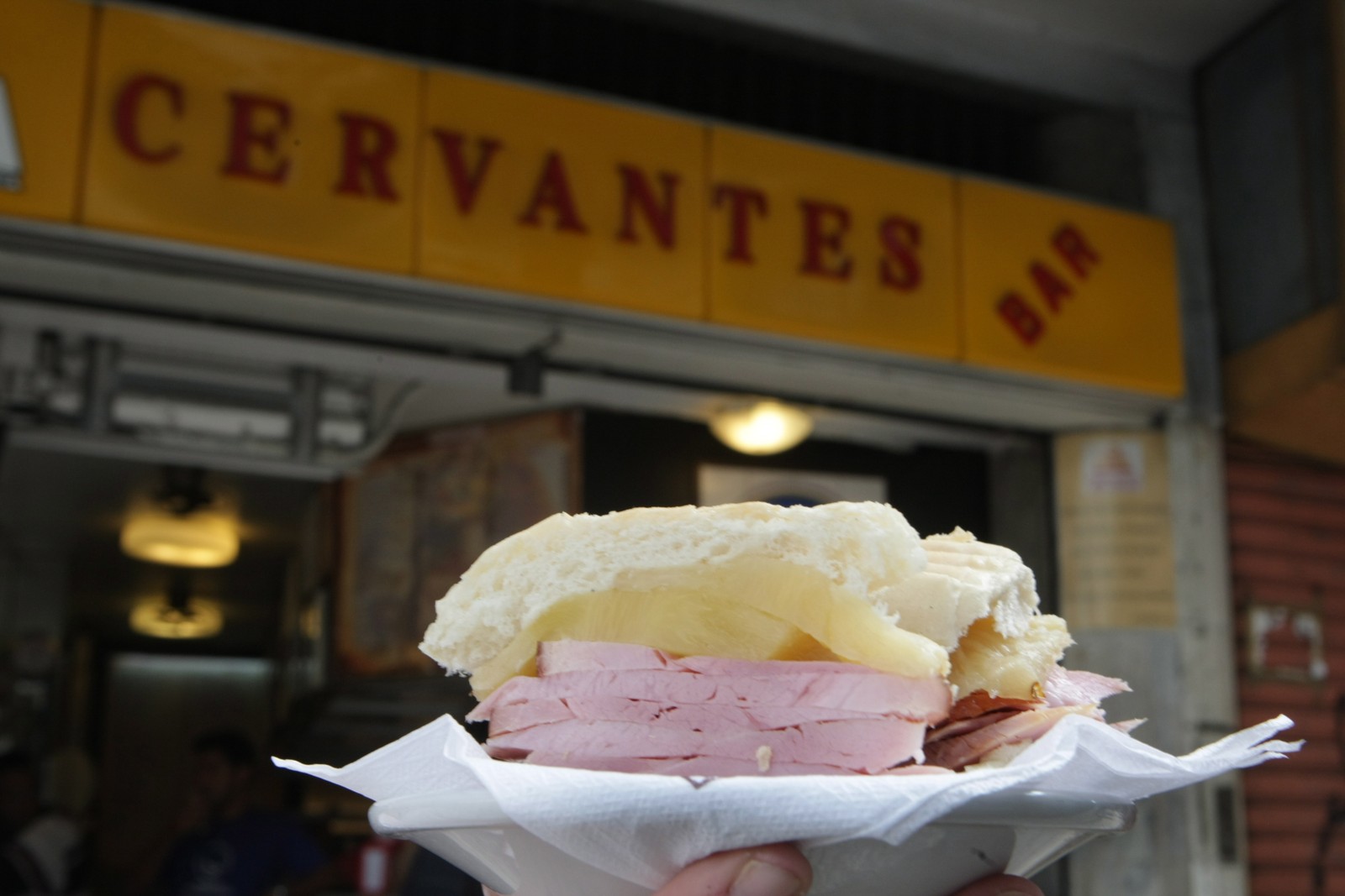 Clássico carioca: Cervantes e seu famoso sanduíche de pernil