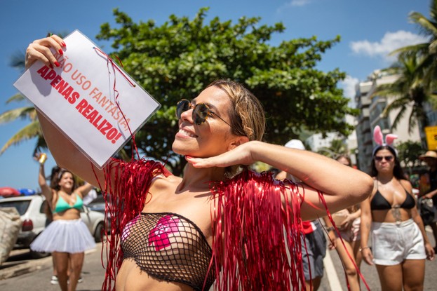 Mamilos: Mariana Nóbrega, de Fortaleza, curte carnaval do Rio