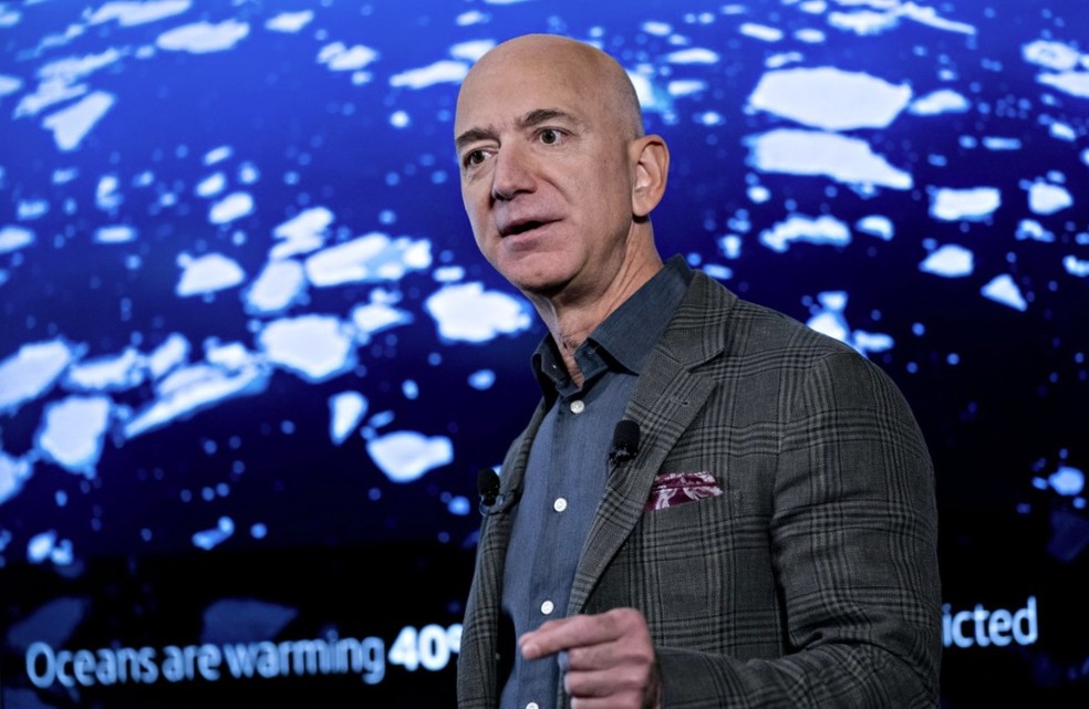 Jeff Bezos, fundador e CEO da Amazon, fala durante uma coletiva de imprensa no National Press Club, em Washington — Foto: Andrew Harrer/Bloomberg