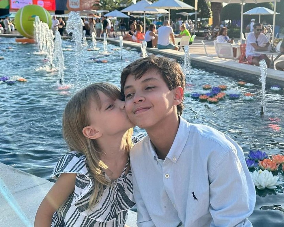 Arthur, de 12 anos, e Manuela, de 6, são filhos da apresentadora Eliana — Foto: Reprodução/Instagram