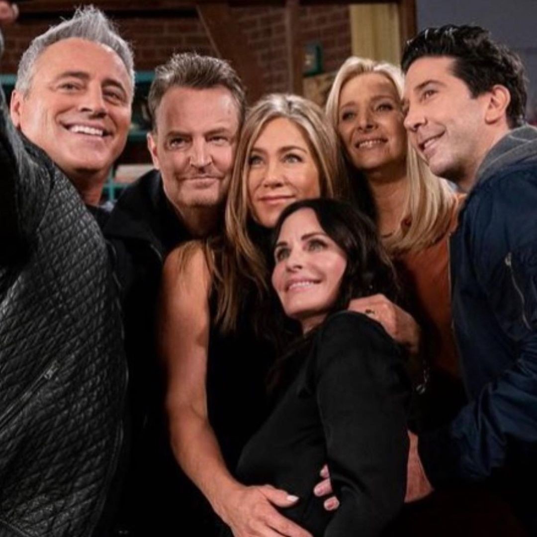 Estrelas de “Friends” no episódio especial de encontro, Matt LeBlanc, Matthew Perry, Courteney Cox, Jennifer Aniston, Lisa Kudrow e David Schwimmer — Foto: Reprodução/Instagram