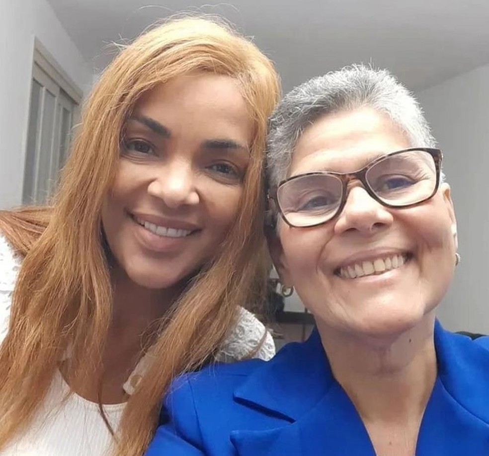 Flordelis com a advogada Janira Rocha — Foto: Reprodução