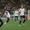 Reinaldo e Jhon Arias disputando bola em confronto entre Fluminense e Grêmio em 2023 - Lucas Merçon / Fluminense FC