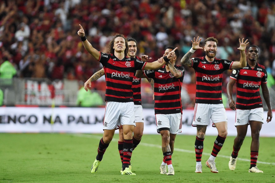 David Luiz marcou o gol da vitória do Flamengo sobre o Bahia