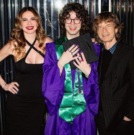 Lucas Jagger, filho de Luciana Gimenez e Mick Jagger, se formou na NYU, no último dia 16