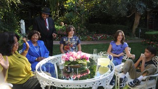 Michael Jackson com os filhos, em 2010, em entrevista à Oprah Winfrey — Foto: Divulgação