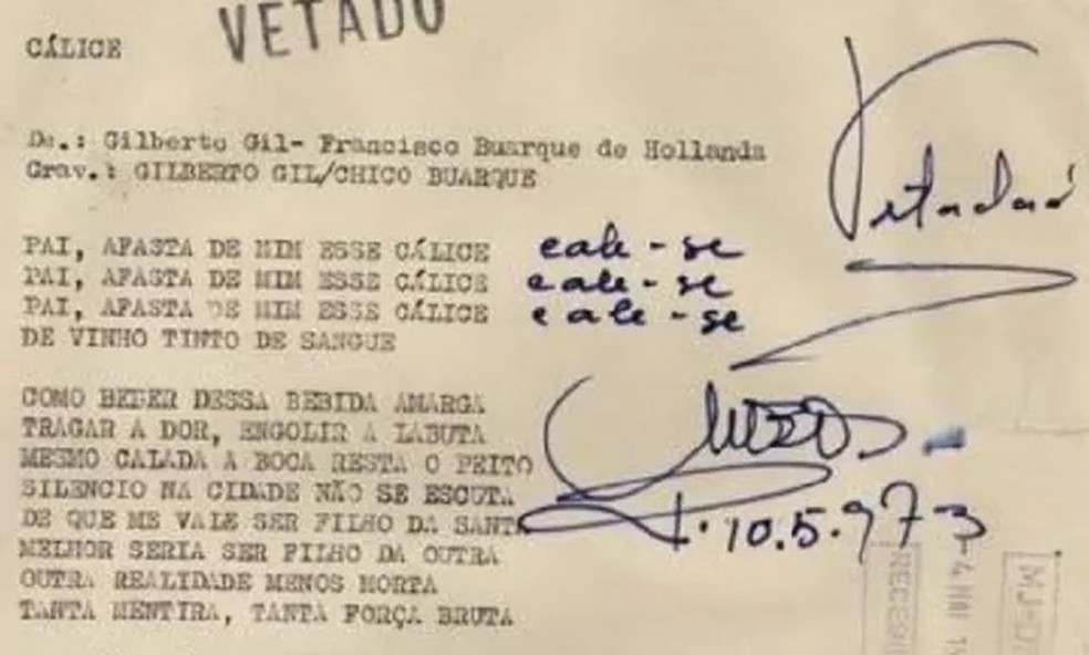 A letra de 'Cálice', de Chico Buarque, com anotações e o carimbo de 'vetado' da ditadura — Foto: Reprodução