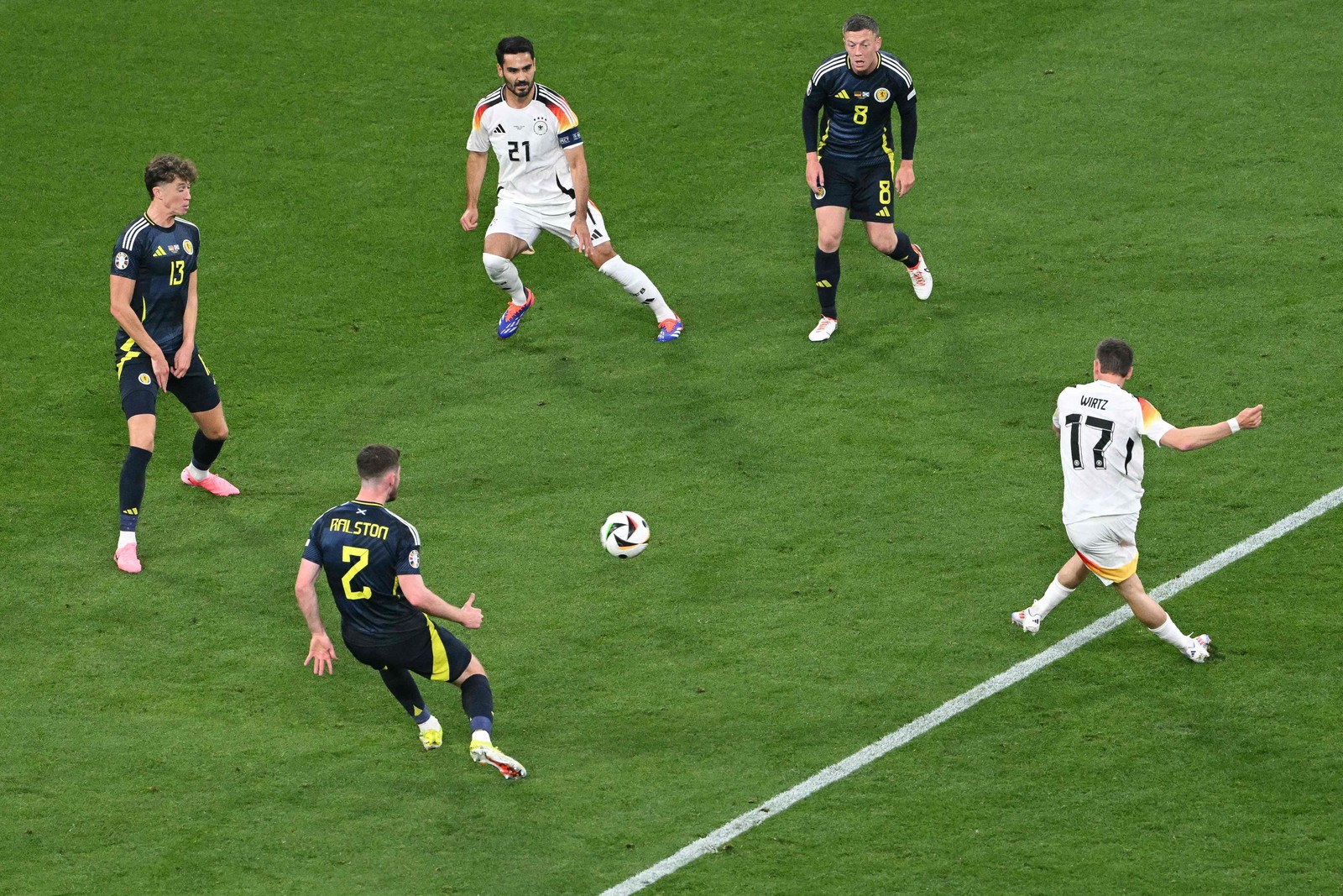 Florian Wirtz, da Alemanha, marca primeiro gol da Eurocopa 2024, contra Escócia — Foto: THOMAS KIENZLE / AFP