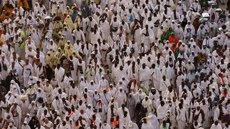 Pelo menos 19 peregrinos do hajj morrem devido ao calor extremo na Arábia Saudita — Foto: Fadel Senna / AFP