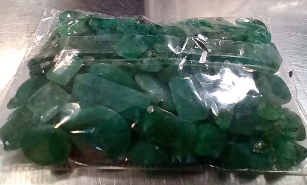 Pedras preciosas, como esmeraldas, também estão em leilão — Foto: Divulgação