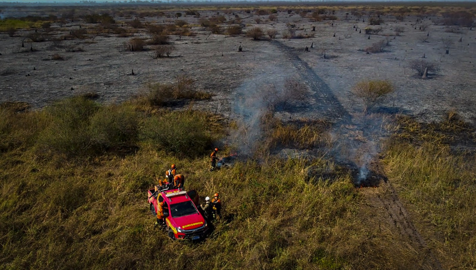 Operação Pantanal - Combate terrestre a incêndios no Pantanal — Foto: Bruno Rezende / Governo de MS
